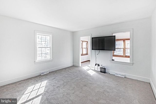 56 MAIN ST, Hancocks Bridge, NJ 08038