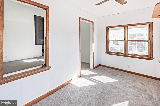 56 MAIN ST, Hancocks Bridge, NJ 08038