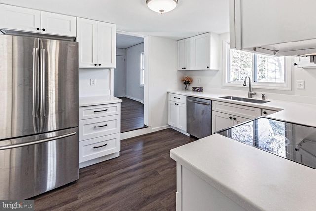 56 MAIN ST, Hancocks Bridge, NJ 08038