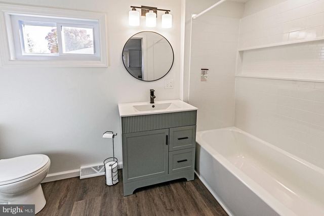 56 MAIN ST, Hancocks Bridge, NJ 08038