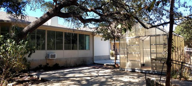 4 Memory LN, Wimberley, TX 78676