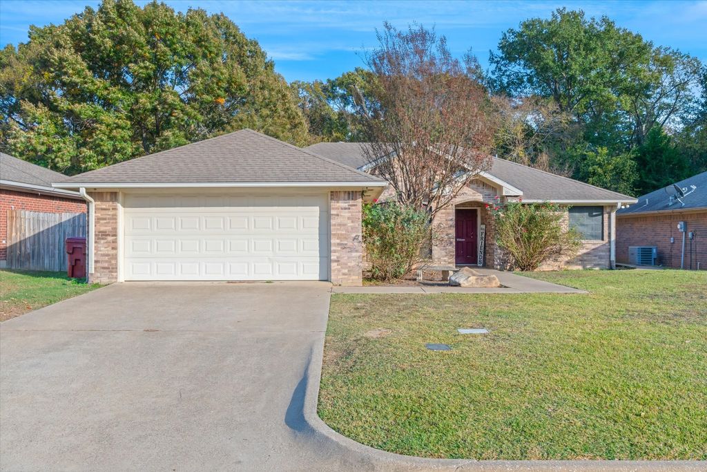 351 River Oaks Lane, Canton, TX 75103
