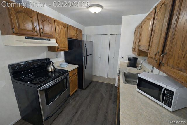 16593 Middlebelt Road 5, Livonia, MI 48154