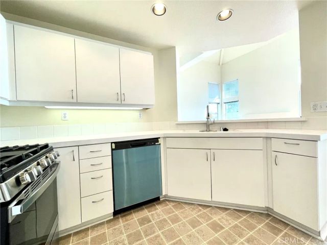350 Via Capri 201, Corona, CA 92879