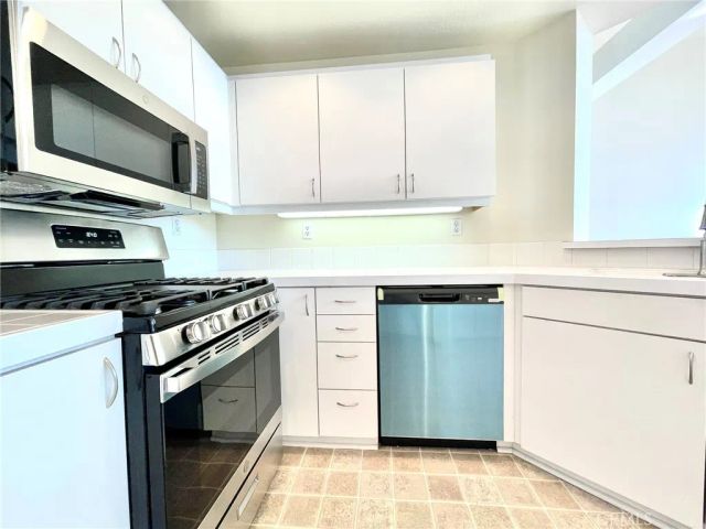 350 Via Capri 201, Corona, CA 92879