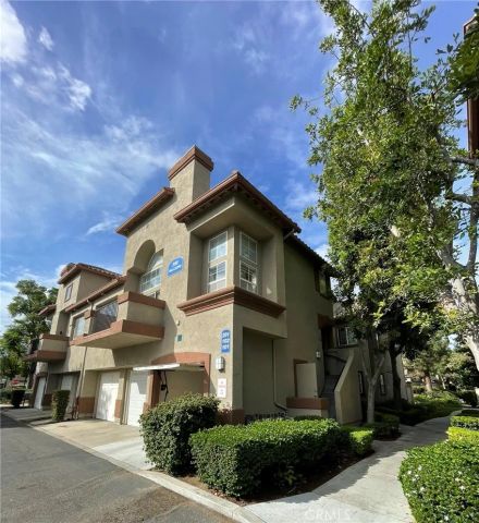 350 Via Capri 201, Corona, CA 92879