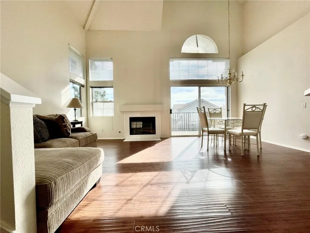 350 Via Capri 201, Corona, CA 92879