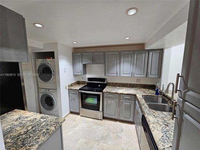 6575 W Oakland Park Blvd 109, Lauderhill, FL 33313