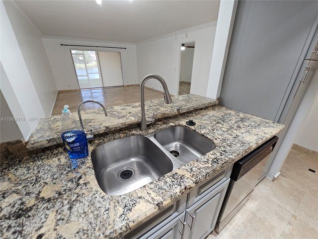 6575 W Oakland Park Blvd 109, Lauderhill, FL 33313