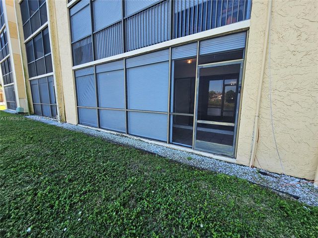 6575 W Oakland Park Blvd 109, Lauderhill, FL 33313