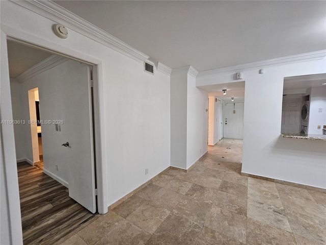 6575 W Oakland Park Blvd 109, Lauderhill, FL 33313