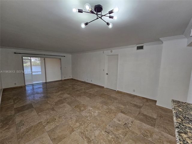 6575 W Oakland Park Blvd 109, Lauderhill, FL 33313