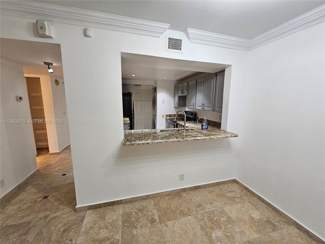 6575 W Oakland Park Blvd 109, Lauderhill, FL 33313