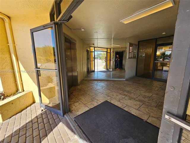 6575 W Oakland Park Blvd 109, Lauderhill, FL 33313