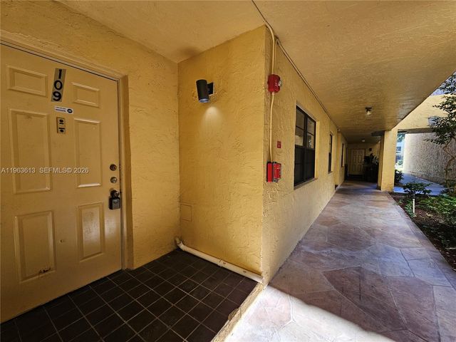 6575 W Oakland Park Blvd 109, Lauderhill, FL 33313