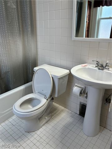 3303 E Scarborough Road, Cleveland Heights, OH 44118