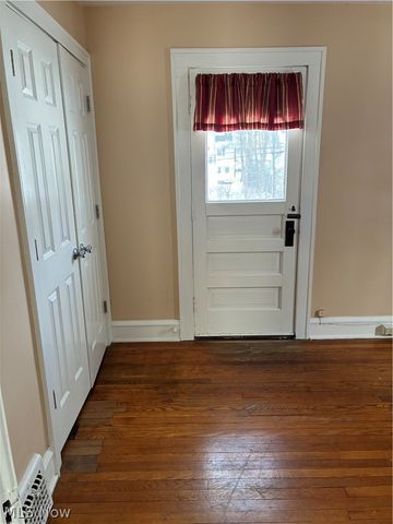 3303 E Scarborough Road, Cleveland Heights, OH 44118