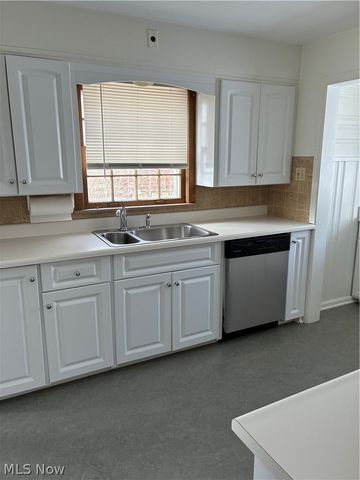 3303 E Scarborough Road, Cleveland Heights, OH 44118