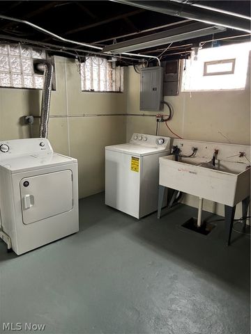 3303 E Scarborough Road, Cleveland Heights, OH 44118