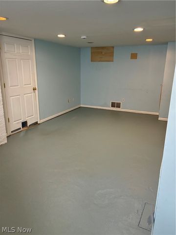 3303 E Scarborough Road, Cleveland Heights, OH 44118