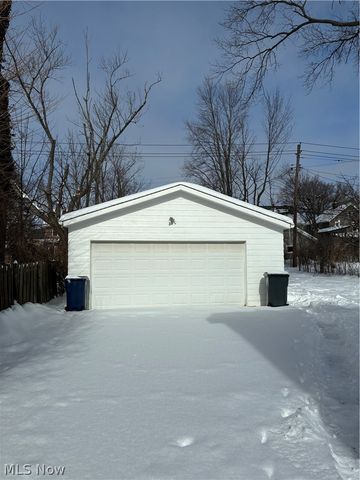 3303 E Scarborough Road, Cleveland Heights, OH 44118