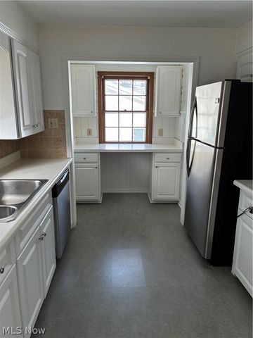 3303 E Scarborough Road, Cleveland Heights, OH 44118