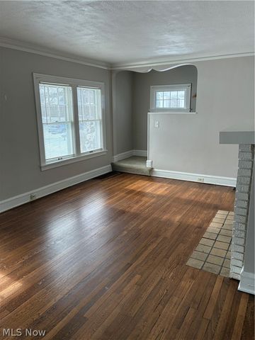 3303 E Scarborough Road, Cleveland Heights, OH 44118