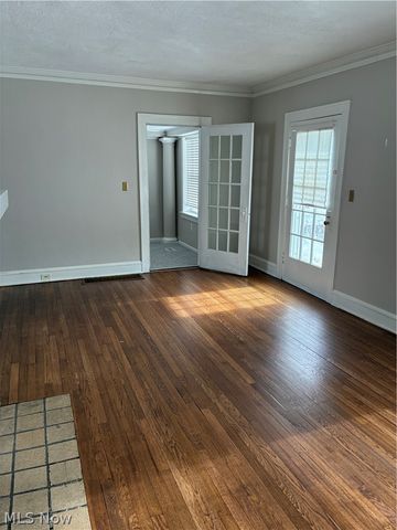 3303 E Scarborough Road, Cleveland Heights, OH 44118