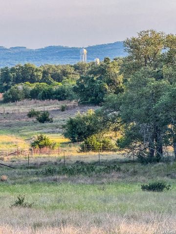3513 N Us Highway 281, Blanco, TX 78606