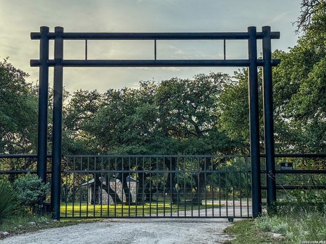 3513 N Us Highway 281, Blanco, TX 78606