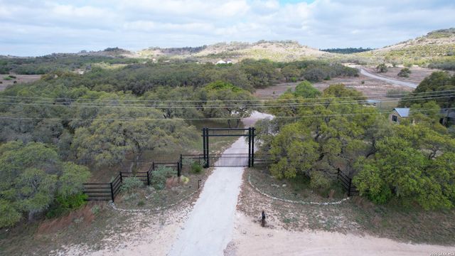 3513 N Us Highway 281, Blanco, TX 78606