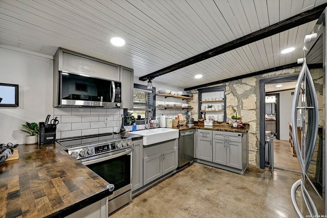 3513 N Us Highway 281, Blanco, TX 78606