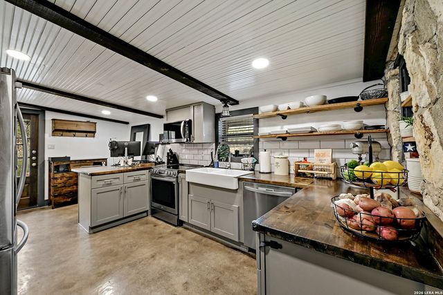 3513 N Us Highway 281, Blanco, TX 78606