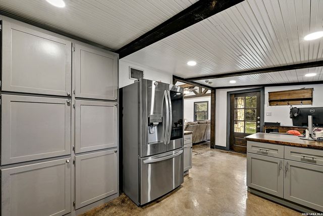 3513 N Us Highway 281, Blanco, TX 78606