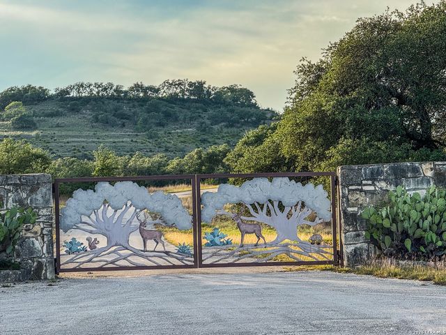 3513 N Us Highway 281, Blanco, TX 78606