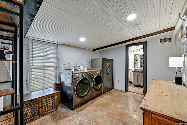 3513 N Us Highway 281, Blanco, TX 78606