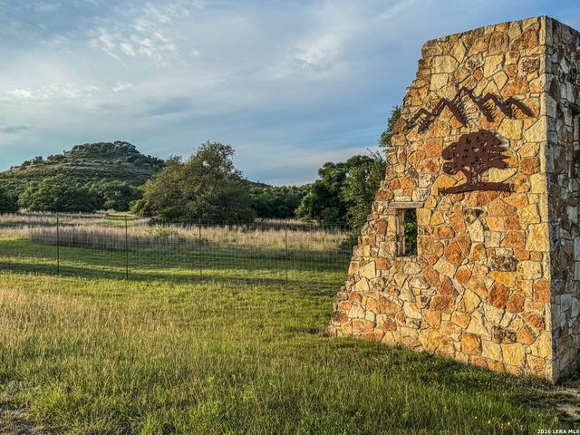 3513 N Us Highway 281, Blanco, TX 78606