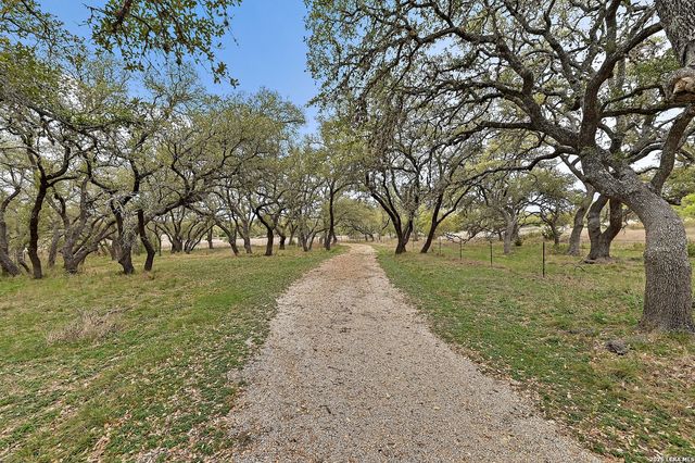 3513 N Us Highway 281, Blanco, TX 78606