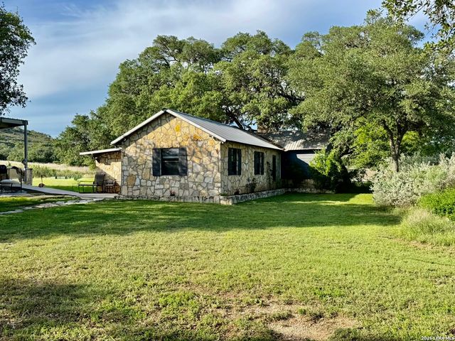 3513 N Us Highway 281, Blanco, TX 78606