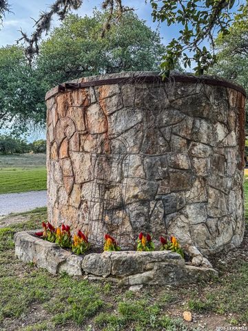 3513 N Us Highway 281, Blanco, TX 78606
