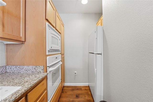 27 East Agate Avenue 206, Las Vegas, NV 89123