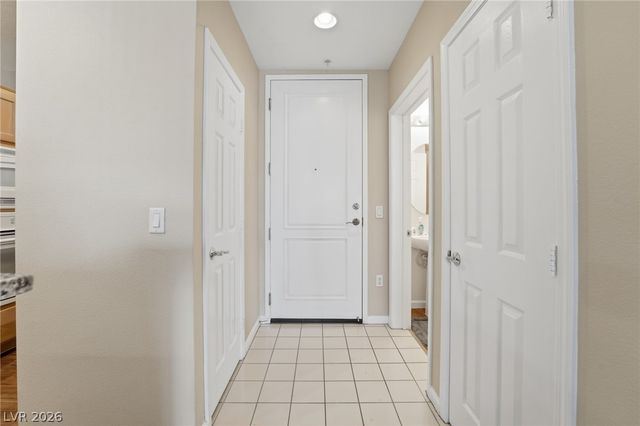 27 East Agate Avenue 206, Las Vegas, NV 89123