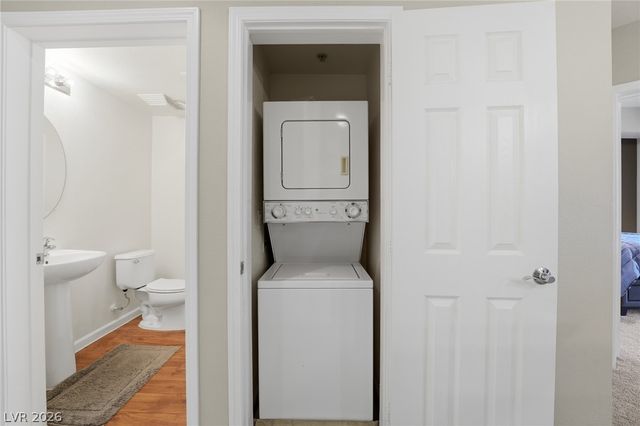 27 East Agate Avenue 206, Las Vegas, NV 89123