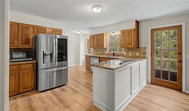 6241 Brookfield Drive, Murrayville, GA 30564