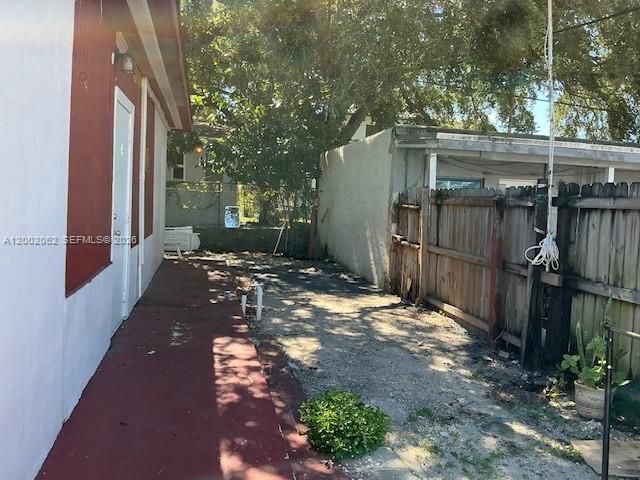 922 NW 2nd St 4, Miami, FL 33128