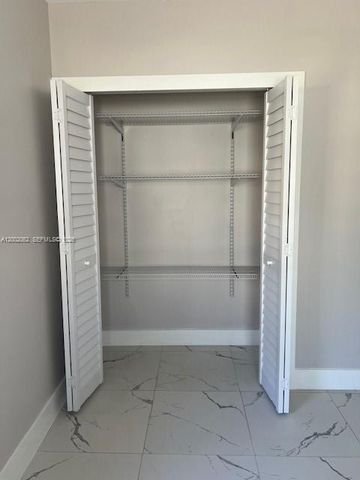 922 NW 2nd St 4, Miami, FL 33128