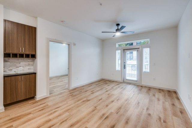 512 N Ewing Avenue 313, Dallas, TX 75203