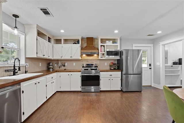 405 Dove Lane, Leesville, LA 71446