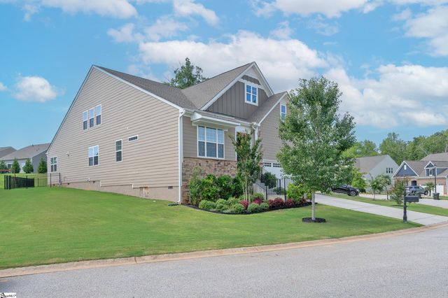 231 Double Crest Drive, Taylors, SC 29687