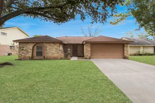 527 Oakdale Drive, Stafford, TX 77477